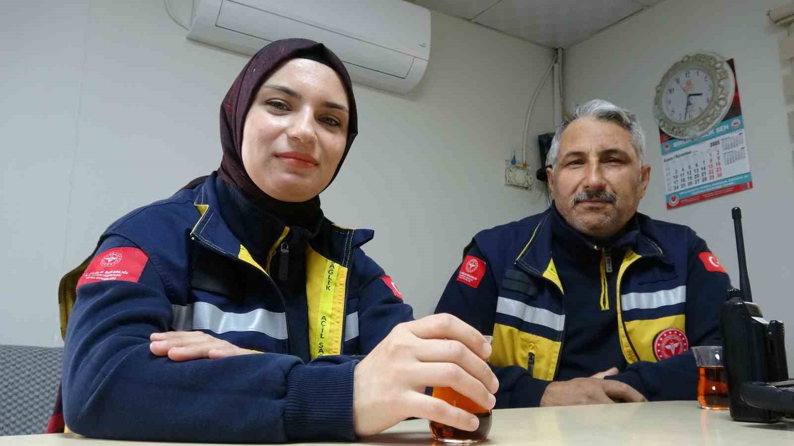 saglik calisani baba ve kizi ayni ambulansta hayat kurtariyor 1 4umHLhVL