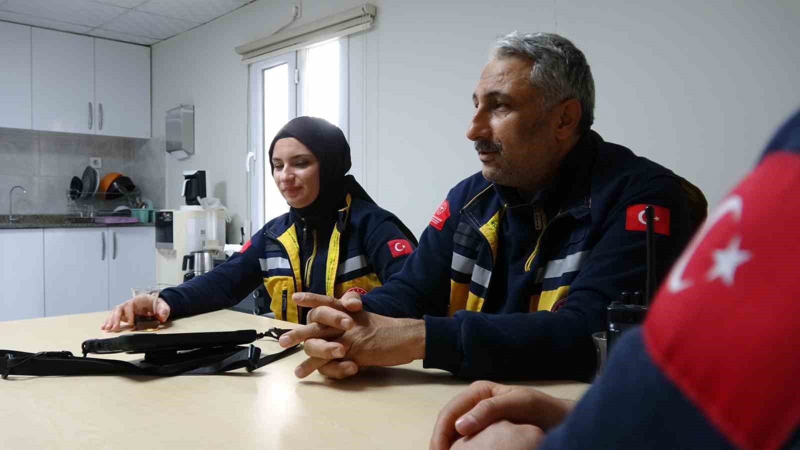saglik calisani baba ve kizi ayni ambulansta hayat kurtariyor 3 ulYDjPTl