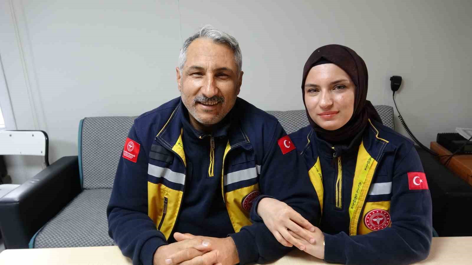 saglik calisani baba ve kizi ayni ambulansta hayat kurtariyor 6 edQ7wsu5