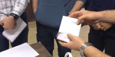 saglik-calisani-buldugu-parayi-hasta-yakinlarina-teslim-etti-DFObfix2.jpg