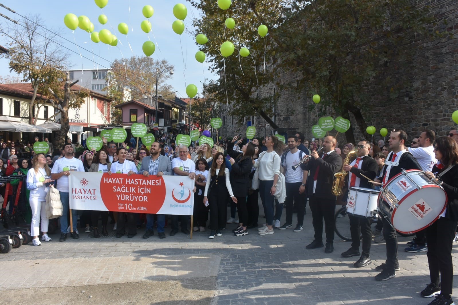 saglik calisanlari diyabete dikkat cekmek icin yurudu 1 dhzWFfEQ