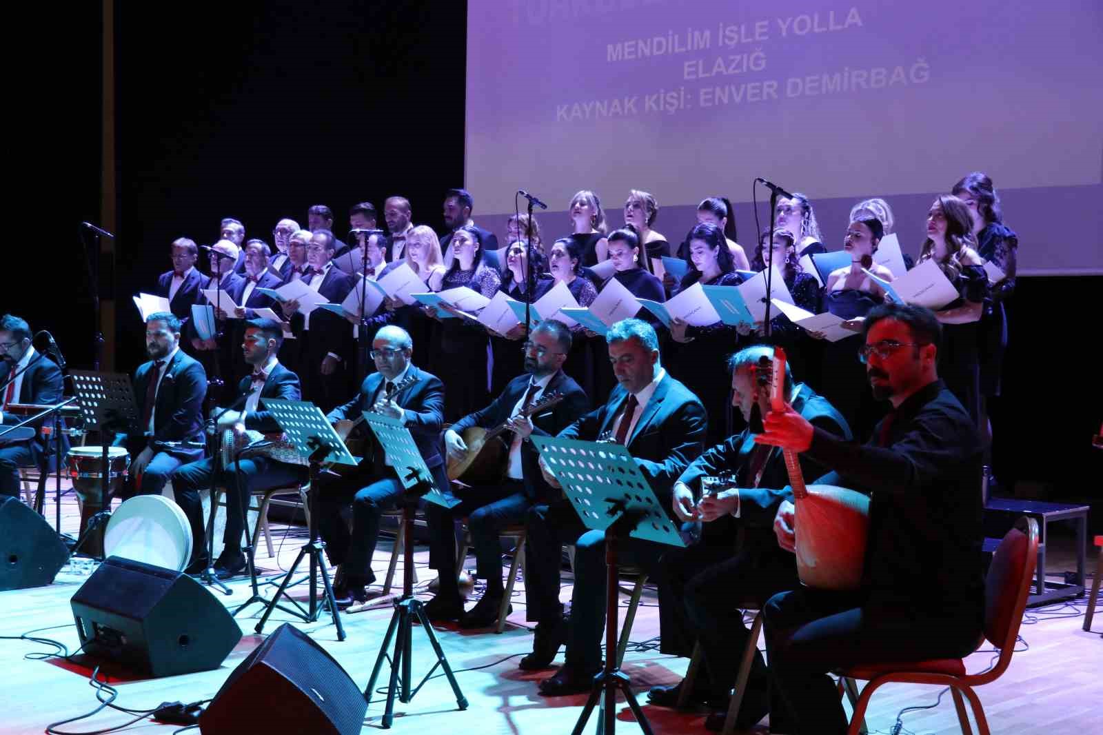 saglik calisanlari koro olusturdu turk halk muzikleri seslendirildi 1 HXeTPzVR