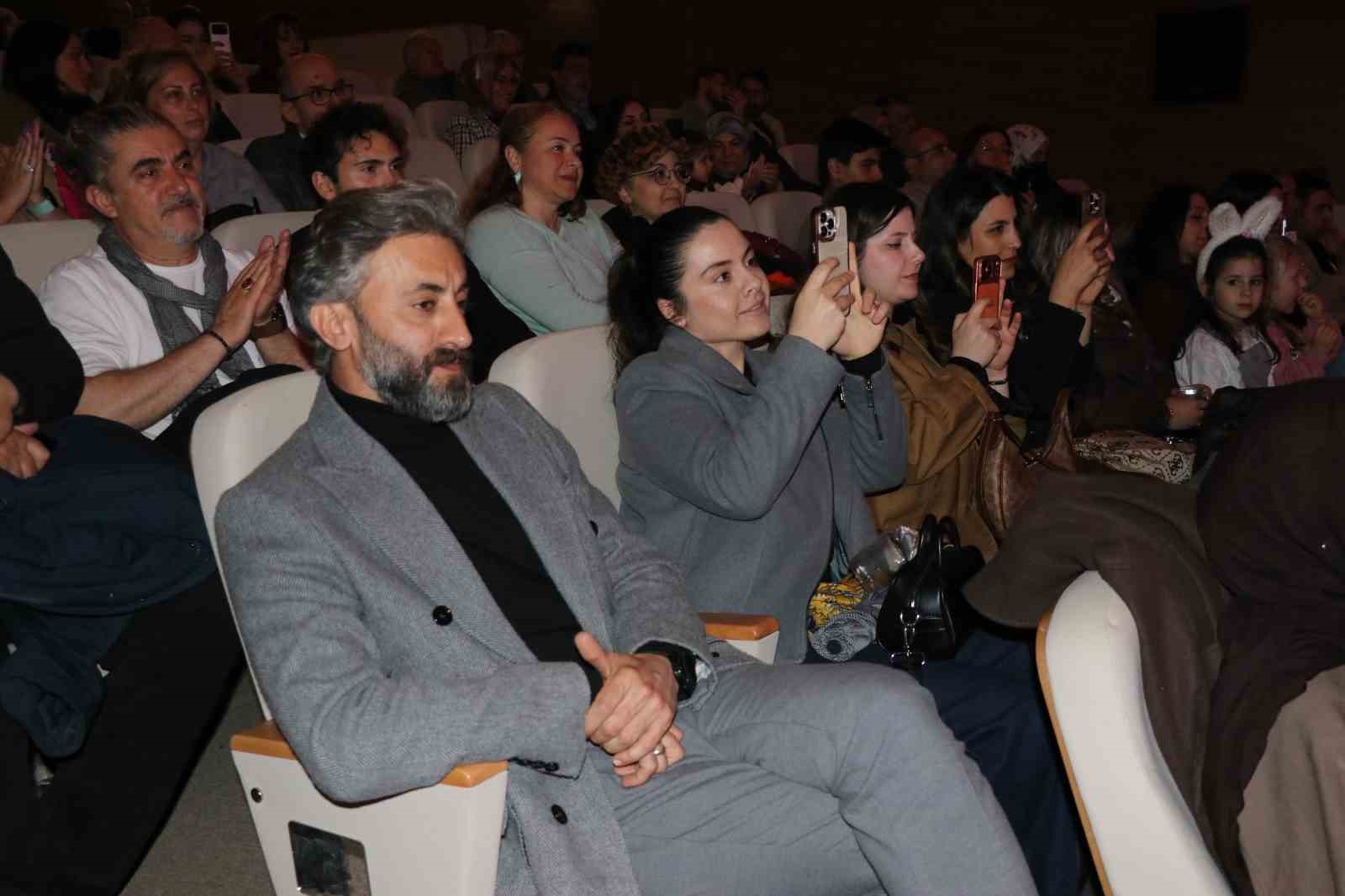 saglik calisanlari koro olusturdu turk halk muzikleri seslendirildi 7 KVUhBYMQ