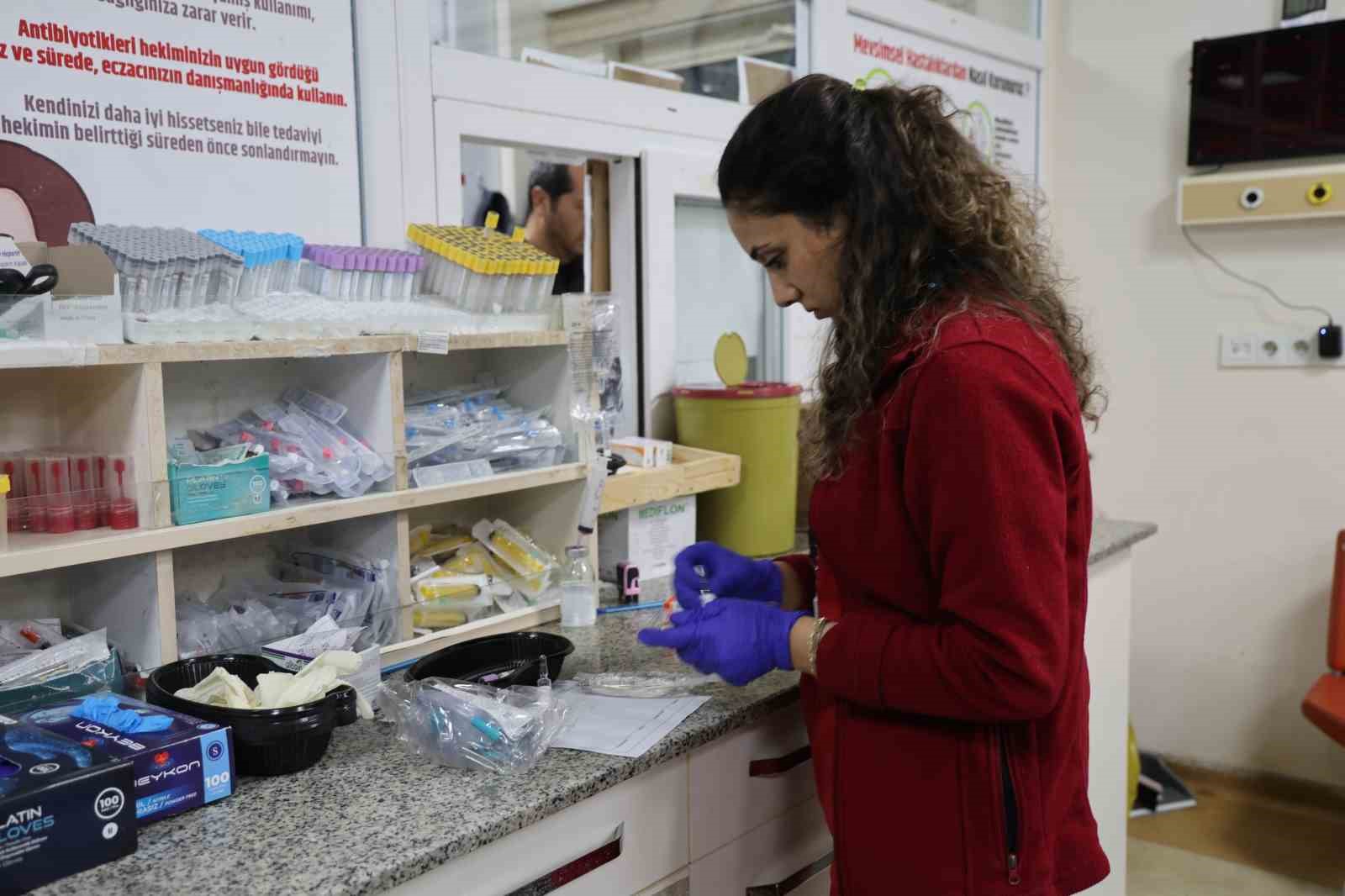 saglik calisanlari yeni yila sifa dagitarak giriyor 1 KC7fQRSb