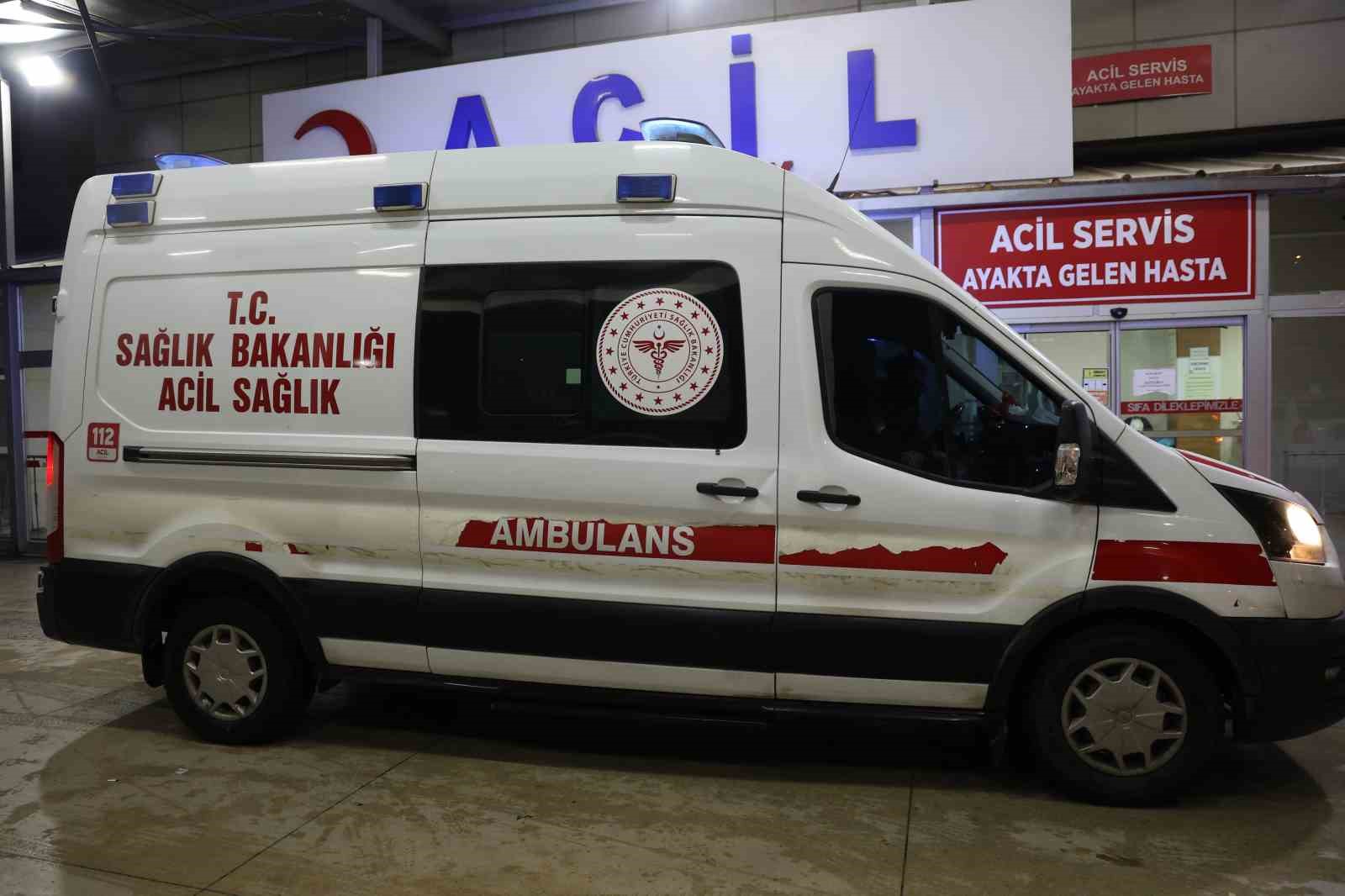 saglik calisanlari yeni yila sifa dagitarak giriyor 3 8peeArAe