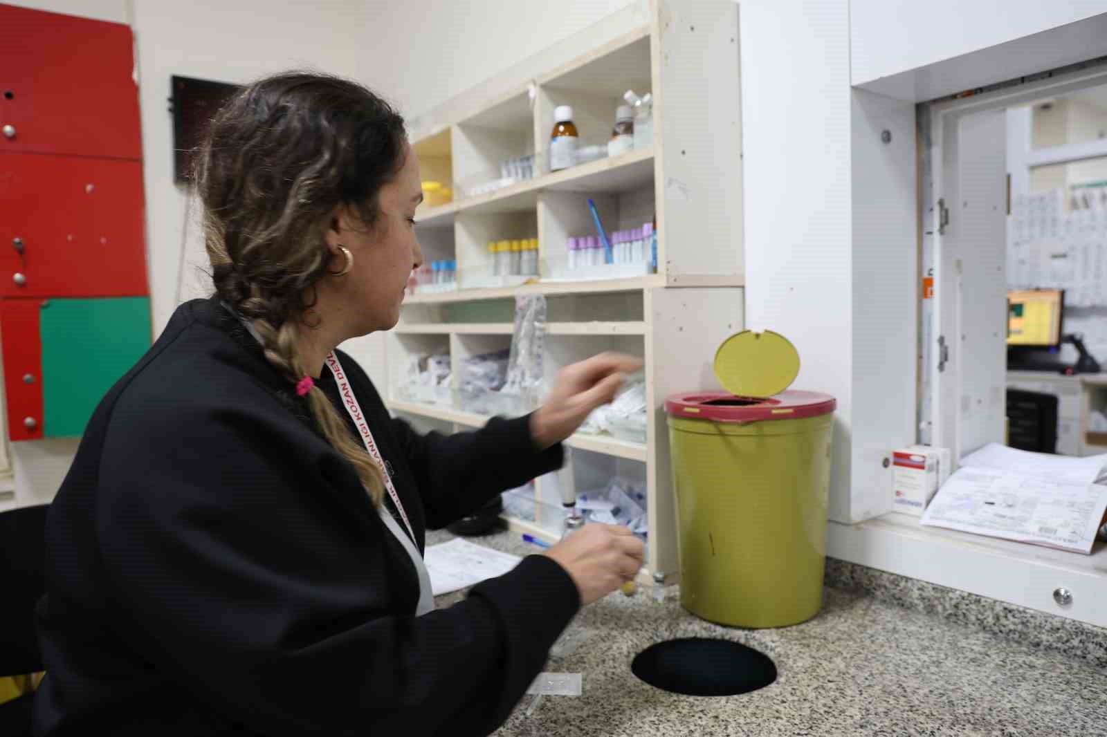saglik calisanlari yeni yila sifa dagitarak giriyor 4