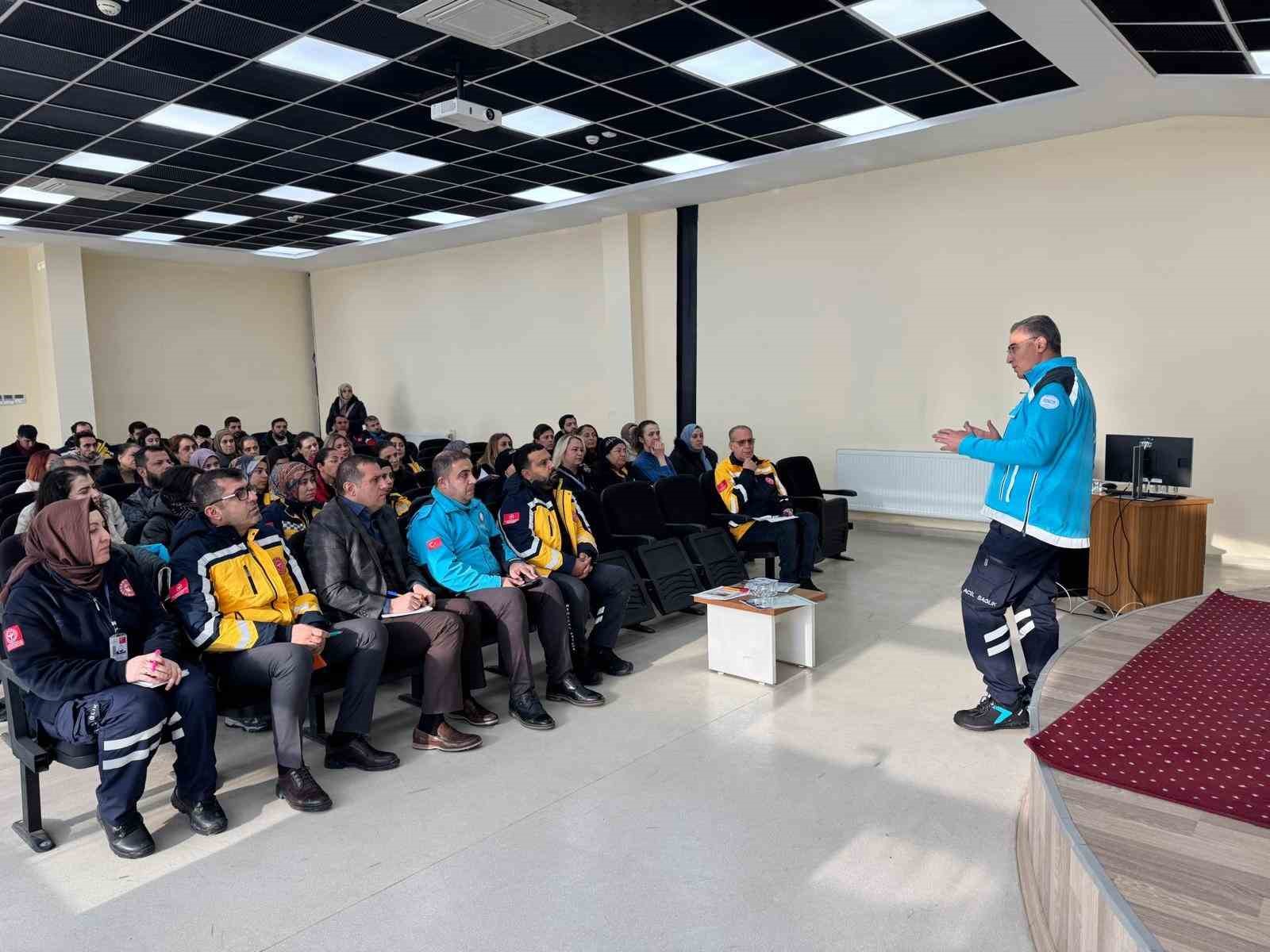 saglik calisanlari yogun kar yagisinda sahada gorev basinda 1 tEAYhSzb