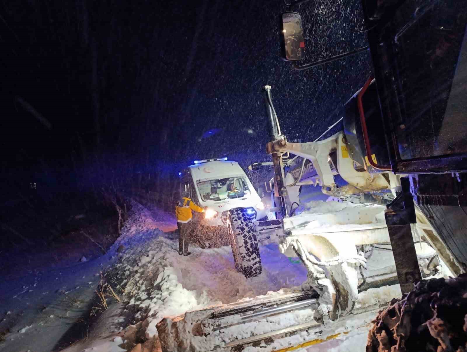saglik ekipleri greyder esliginde 1 yasindaki minaya ulasti 1 UDtakChU