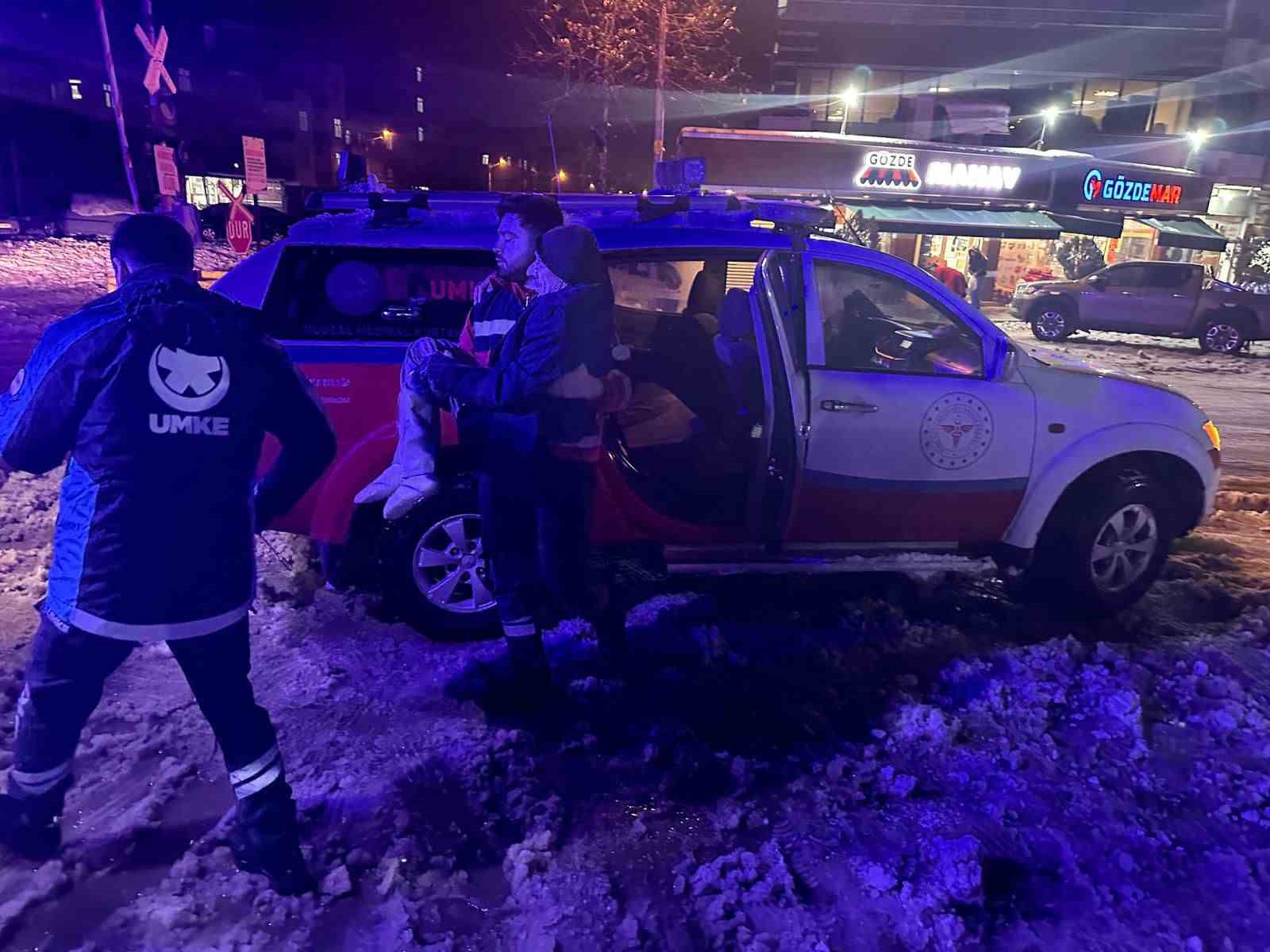 saglik ekipleri karli yolda zamanla yarisarak hastaya ulasti 2 EtnyZ6ws