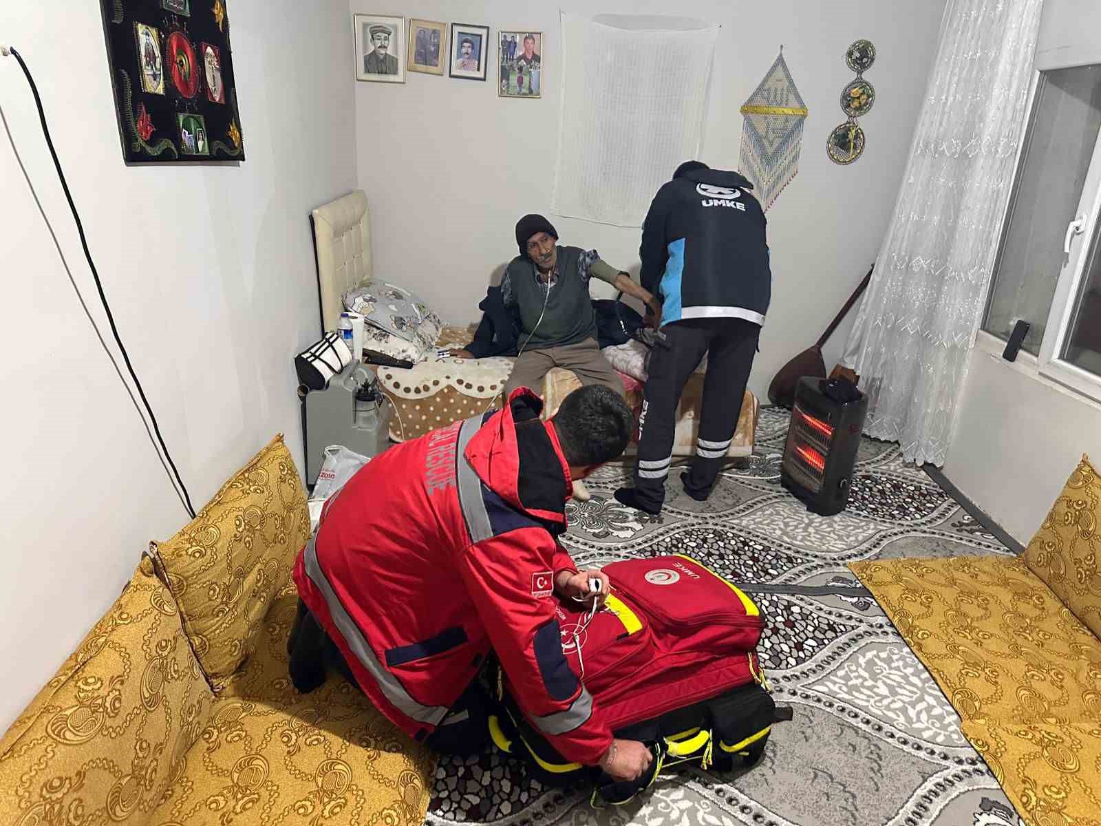 saglik ekipleri karli yolda zamanla yarisarak hastaya ulasti 3 IWm5FCGF