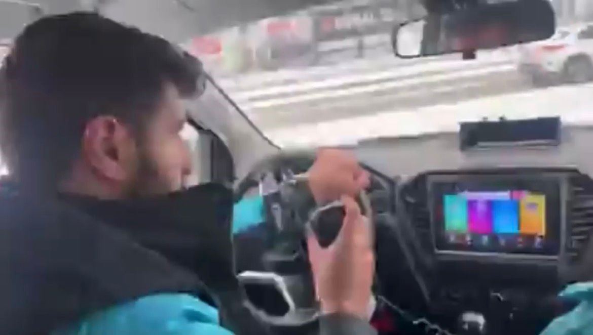 saglik ekipleri zorlu kar yolculugunun ardindan hastaya ulasti 0 KNBOQDTJ