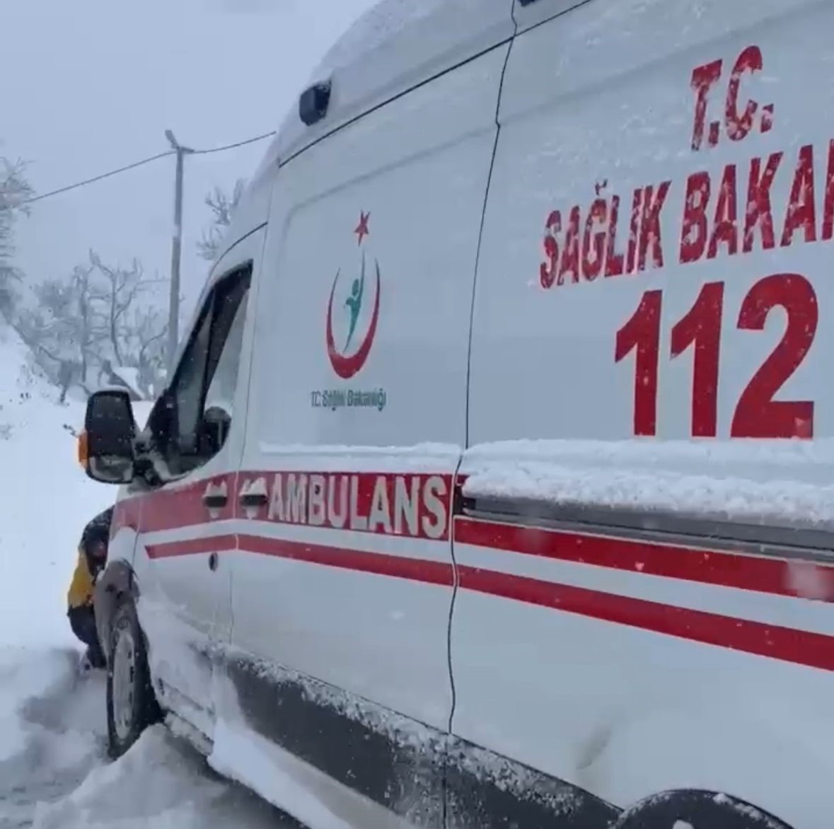 saglik ekiplerinin kar mesaisi zincir takip hastaya ulastilar 1 yFvI6qkF