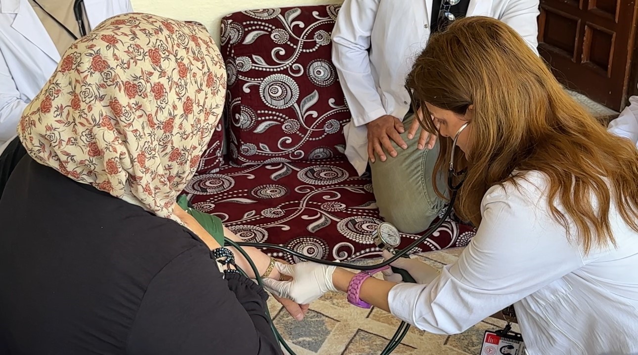 saglik ordusu iran sinirinda kavurucu sicaga ve sarp araziye meydan okuyor 1 fnK89pYB