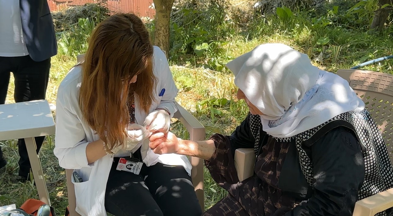 saglik ordusu iran sinirinda kavurucu sicaga ve sarp araziye meydan okuyor 6 U6TNk7Ba