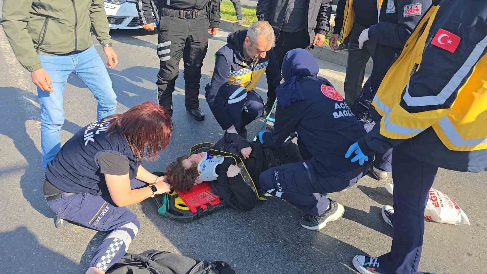 saglik personelinin kullandigi arac ogrenciye carpti 1 yarali 1 2RSRMEXi