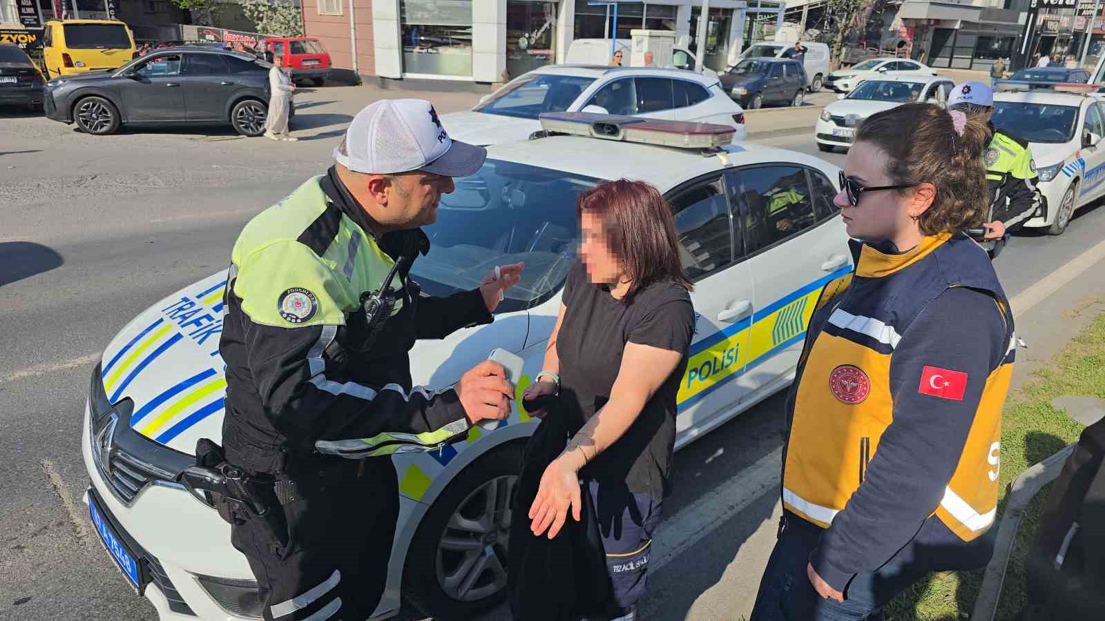 saglik personelinin kullandigi arac ogrenciye carpti 1 yarali 2 UtEaX7SJ
