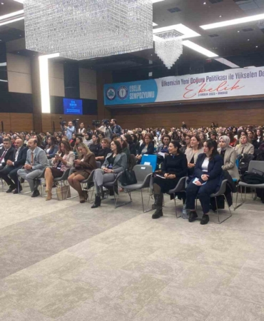 saglik-sen-genel-baskani-dogan-ebelik-anneden-kizina-gecen-bir-emanet-olarak-baslamistir-tFjWkys4.jpg