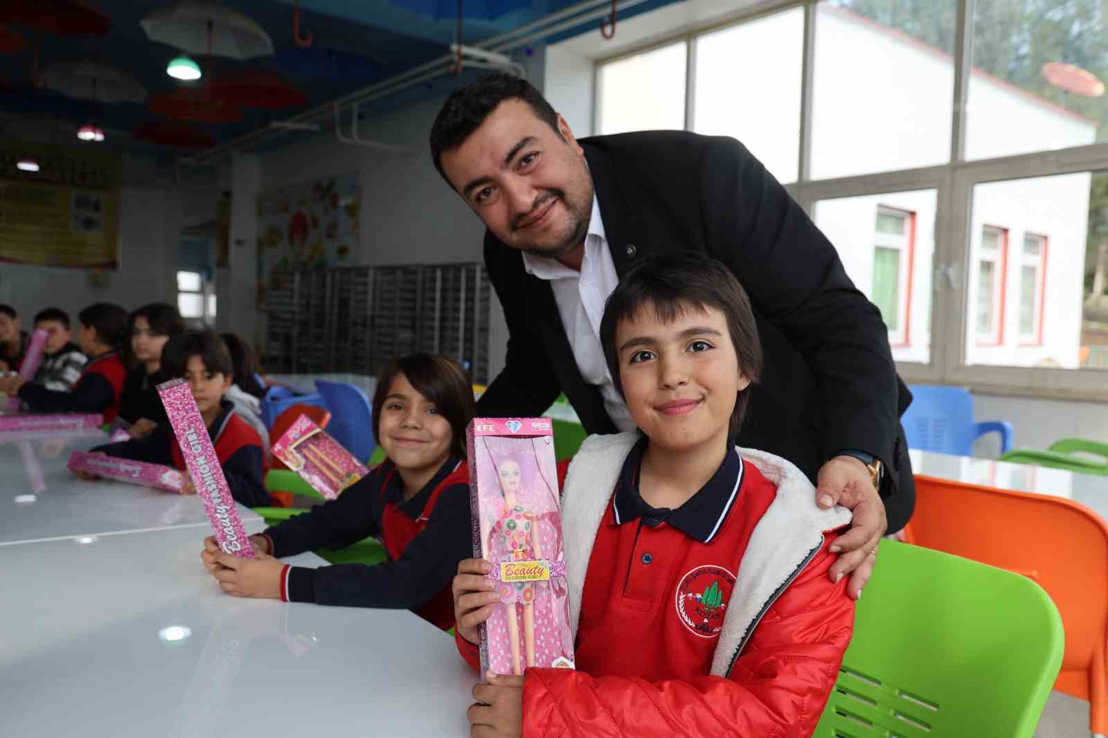 saglikcilar yatili bolge okulu ogrencilerinin gonlune dokundu 2 mwFYQ8KN