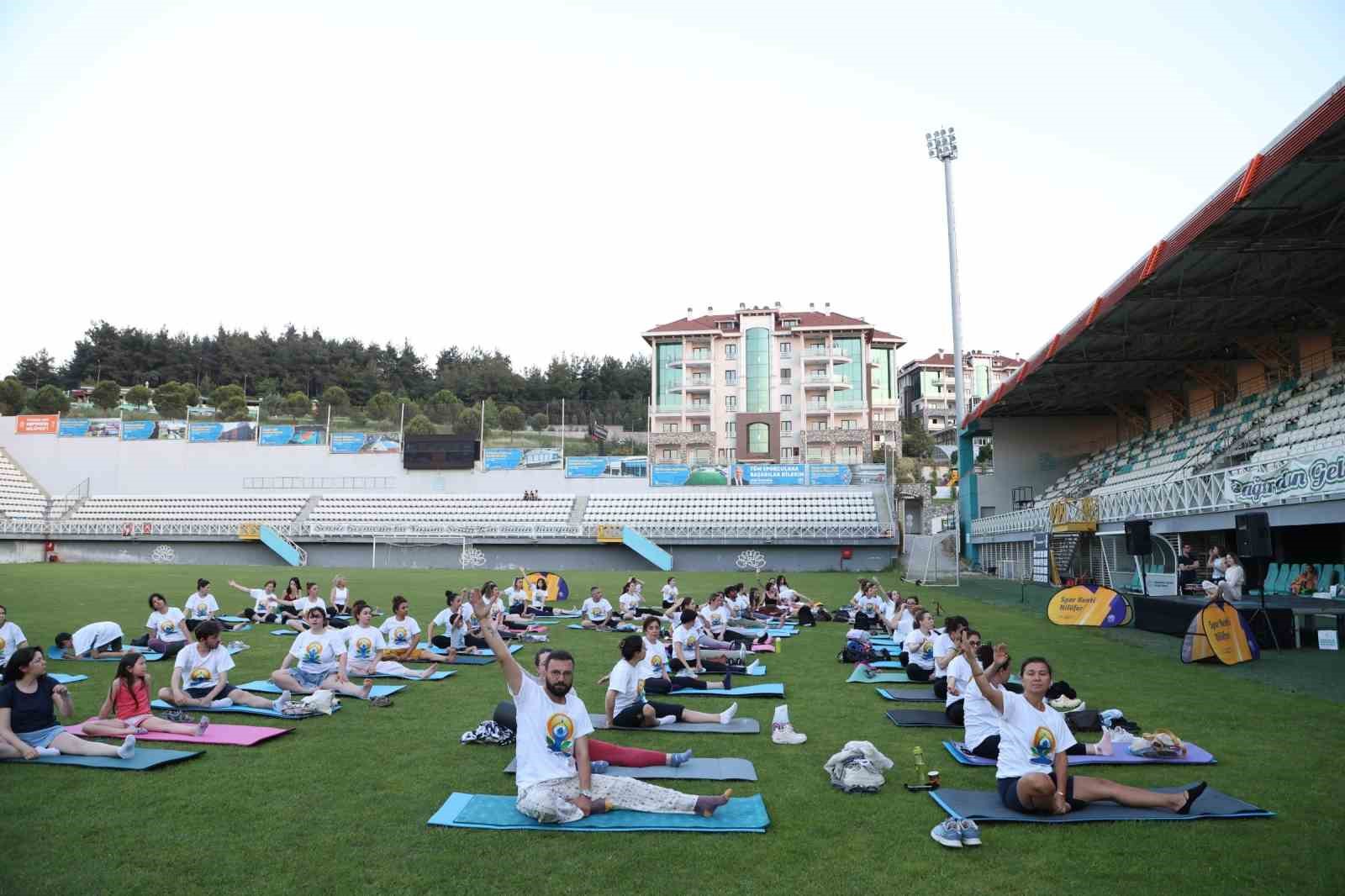 Sağlıklı yaşlanma için yoga yaptılar 6 saglikli yaslanma icin yoga yaptilar 2 IuiQG4je