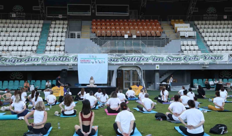 saglikli-yaslanma-icin-yoga-yaptilar-YfDSZHjB.jpg