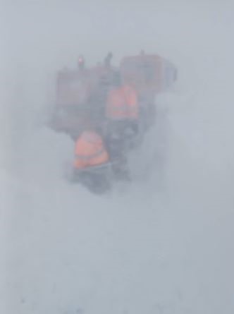 sahara gecidinde kara yollari ekibinin uzerine cig dustu 0 7q9vs3jJ