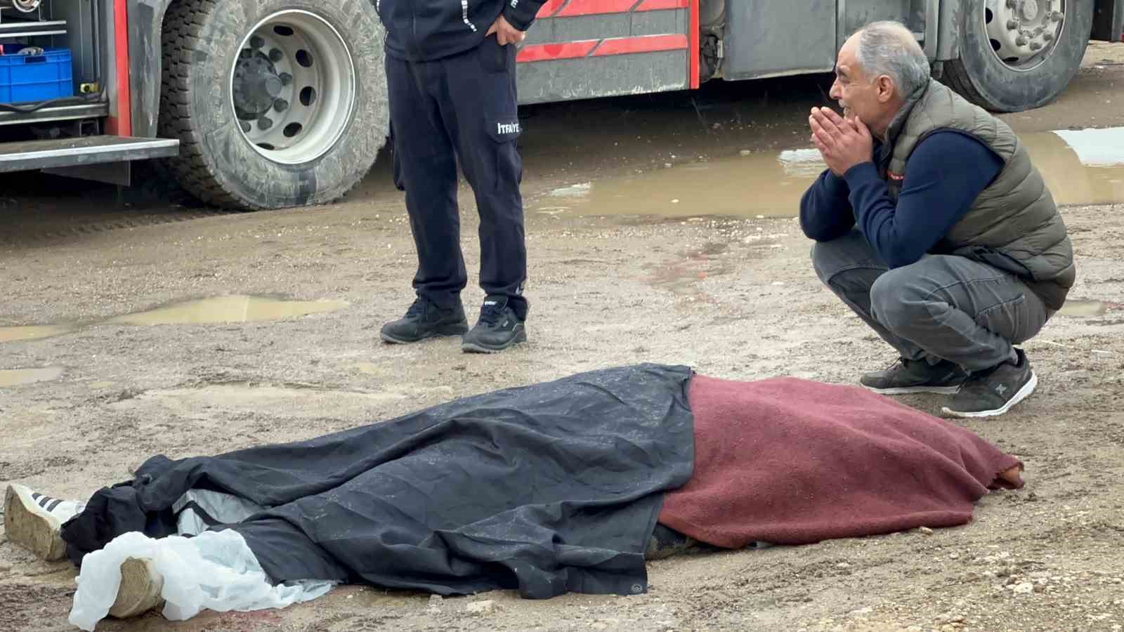 sahilde traktorun altinda kalan 2 gencten biri hayatini kaybetti 1 baEXgIhh