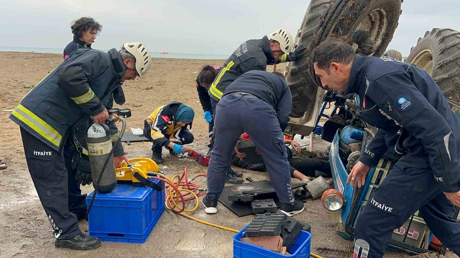 sahilde traktorun altinda kalan 2 gencten biri hayatini kaybetti 8 748lsPUJ