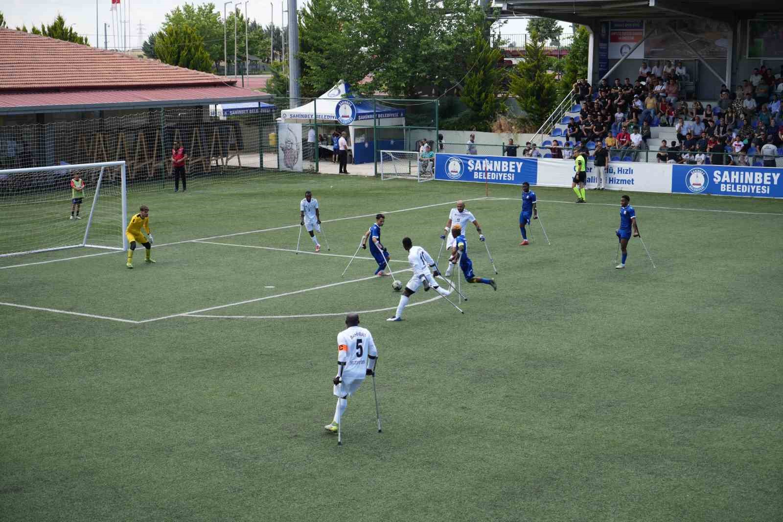 Şahinbey Ampute Futbol Takımı şampiyonluk kupasını kaldırdı 5 sahinbey ampute futbol takimi sampiyonluk kupasini kaldirdi 1 CEADHN3v