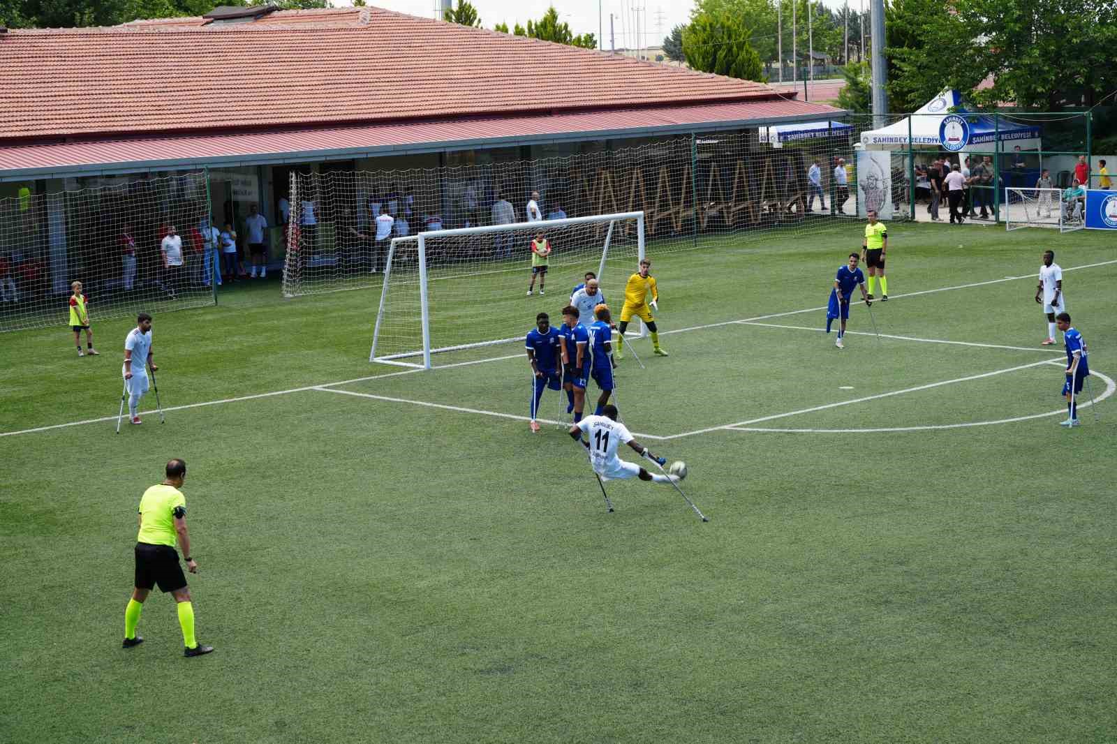 Şahinbey Ampute Futbol Takımı şampiyonluk kupasını kaldırdı 6 sahinbey ampute futbol takimi sampiyonluk kupasini kaldirdi 2 ffsU35bb