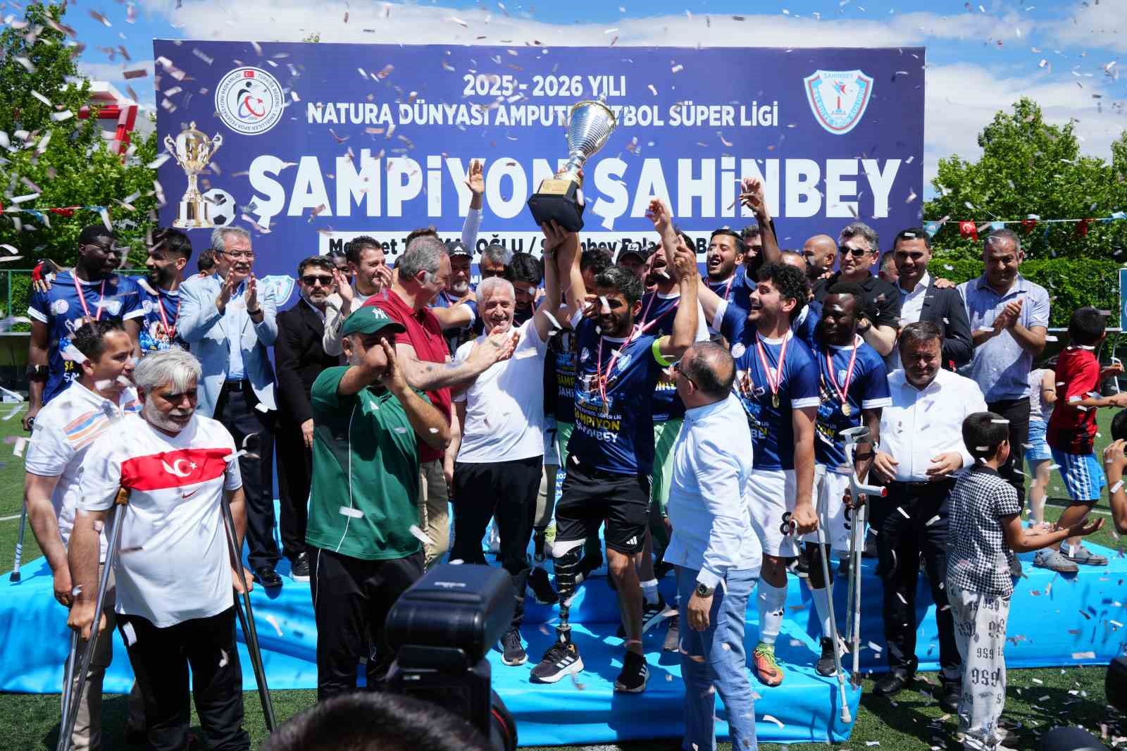 Şahinbey Ampute Futbol Takımı şampiyonluk kupasını kaldırdı 11 sahinbey ampute futbol takimi sampiyonluk kupasini kaldirdi 7 FLIPRPDY