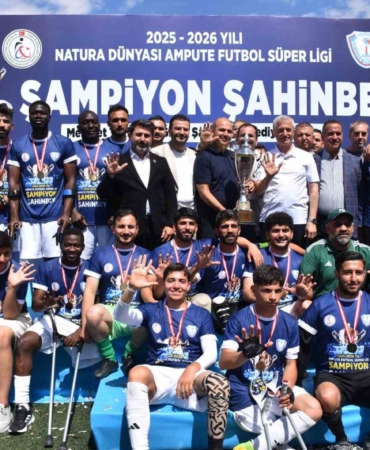 sahinbey-ampute-futbol-takimi-sampiyonluk-kupasini-kaldirdi-OR7cp8Vq.jpg