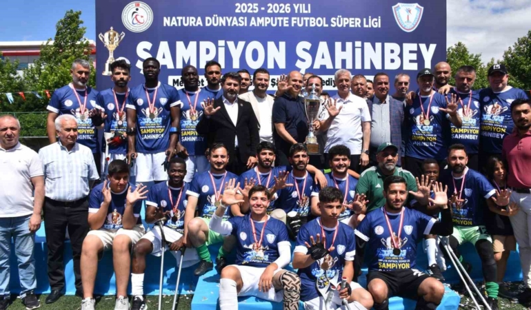 sahinbey-ampute-futbol-takimi-sampiyonluk-kupasini-kaldirdi-OR7cp8Vq.jpg