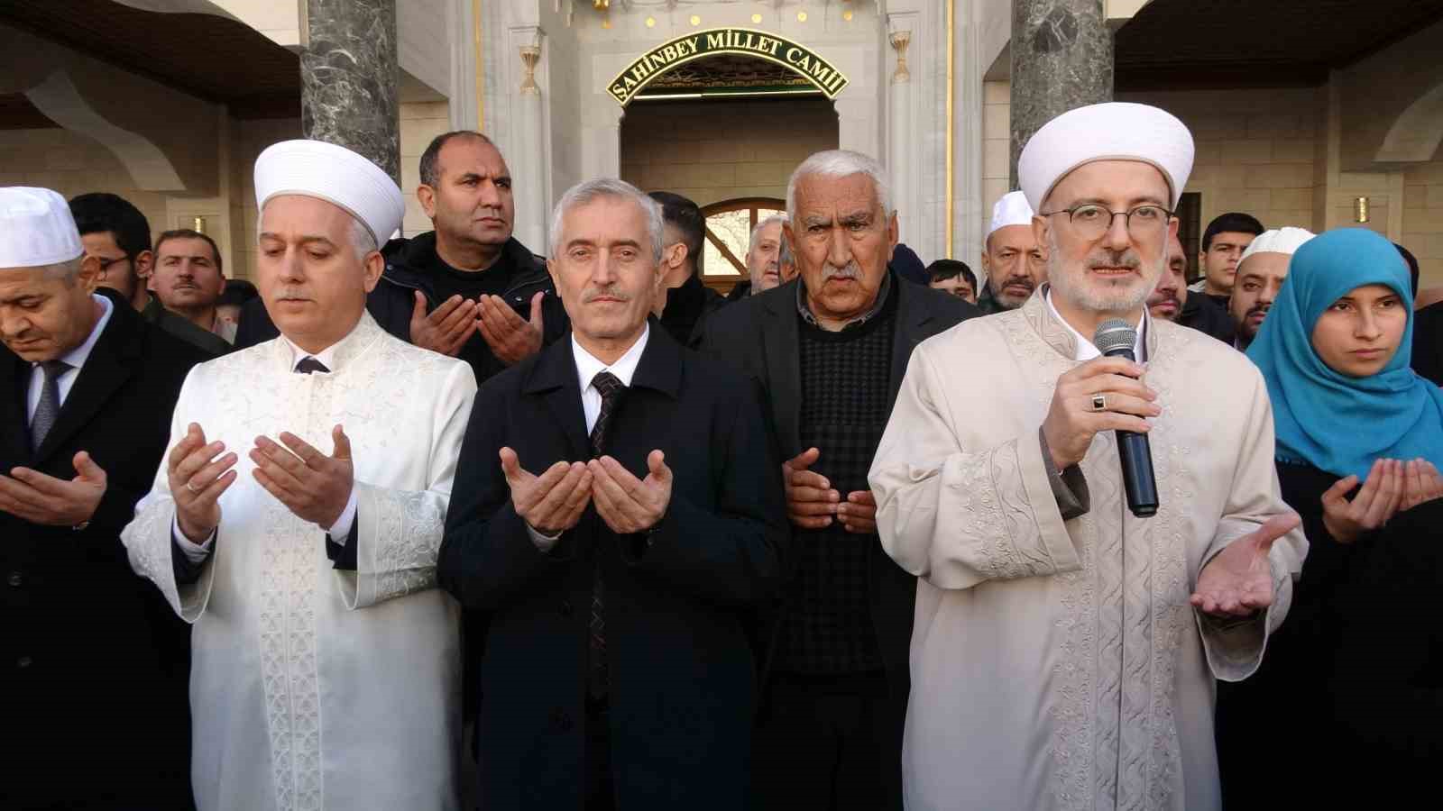 sahinbey belediyesi 175 ogrenciyi daha umreye gonderdi 2 zUiUG2m6