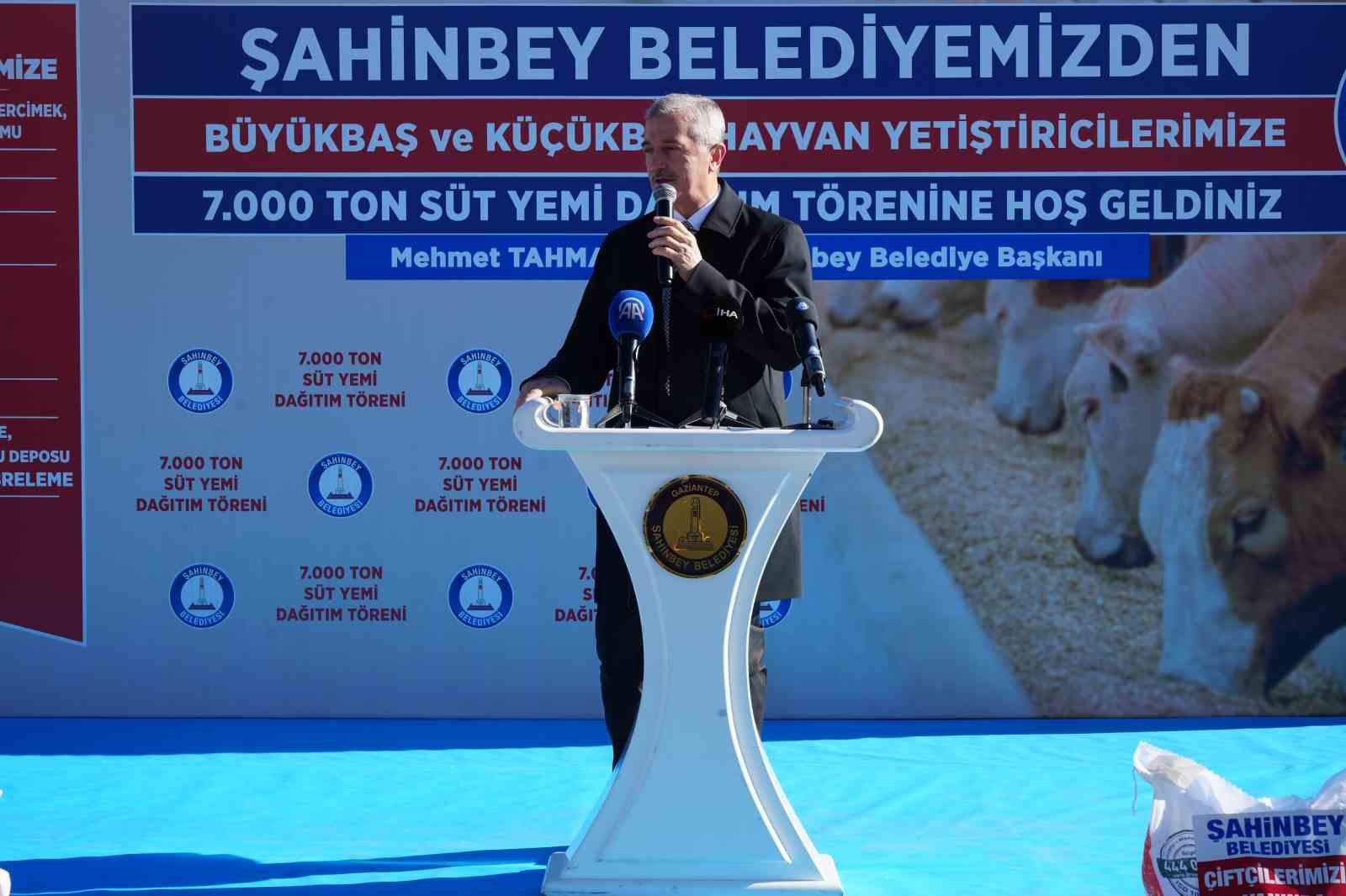 Şahinbey Belediyesinden hayvan yetiştiricilerine 7 bin ton yem desteği 7 sahinbey belediyesinden hayvan yetistiricilerine 7 bin ton yem destegi 3 vekCeFfL