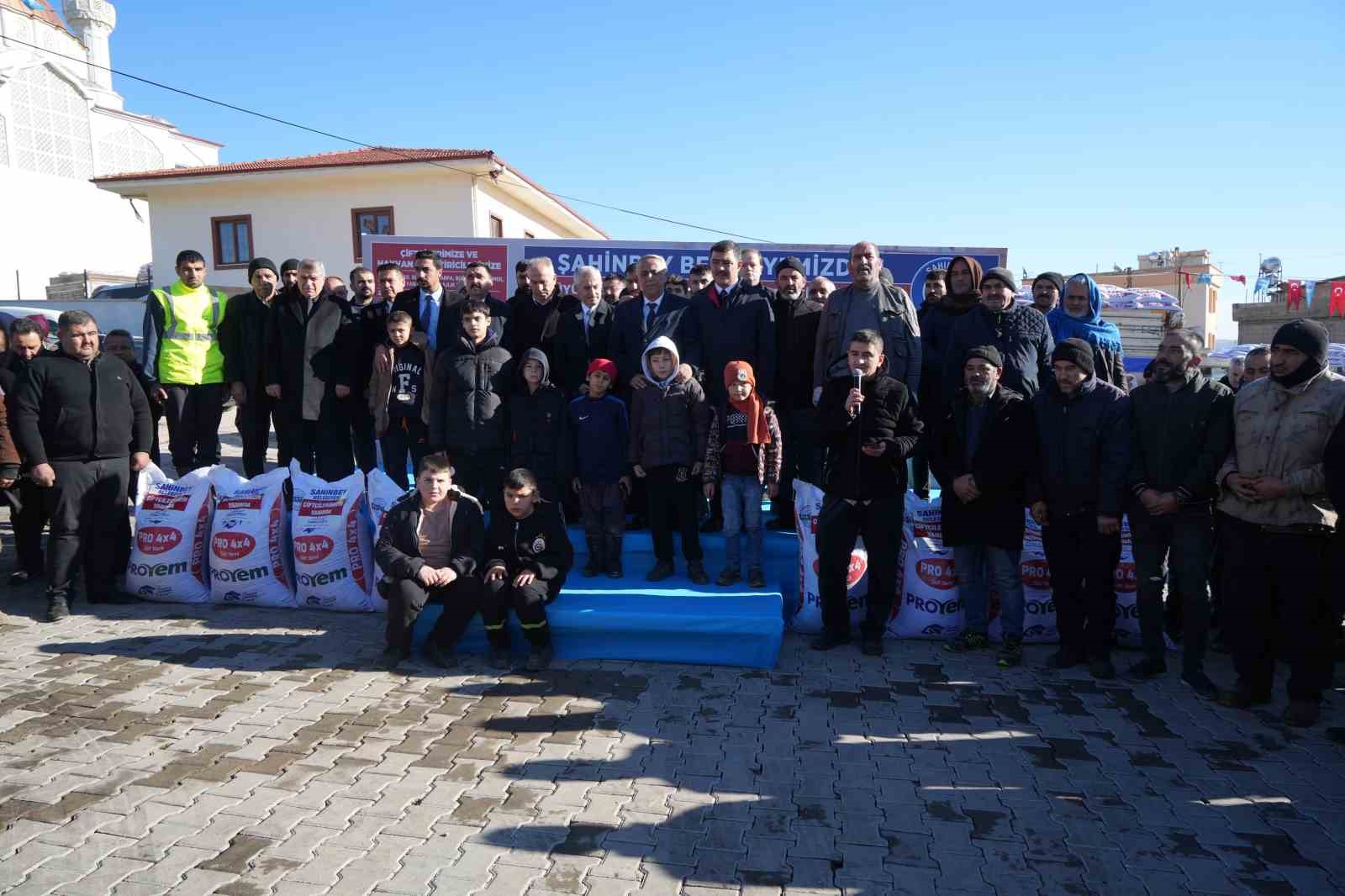 Şahinbey Belediyesinden hayvan yetiştiricilerine 7 bin ton yem desteği 8 sahinbey belediyesinden hayvan yetistiricilerine 7 bin ton yem destegi 4 46IkdHBH