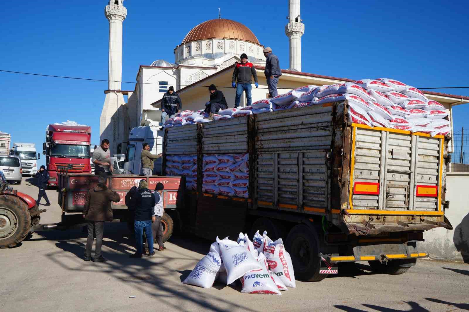 Şahinbey Belediyesinden hayvan yetiştiricilerine 7 bin ton yem desteği 9 sahinbey belediyesinden hayvan yetistiricilerine 7 bin ton yem destegi 5 f2Mcdj9a