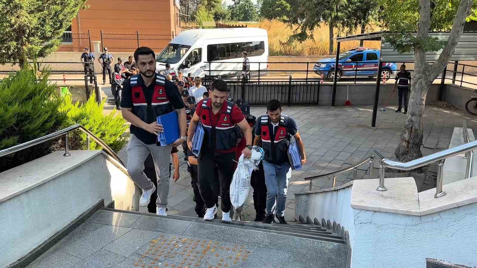 sahte alisveris sitesi kurup vatandaslari dolandiran sebekeye operasyon7 kisi tutuklandi 3 DKnUBV9t