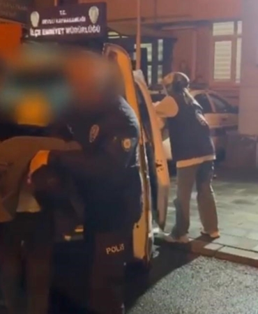 sahte-altin-bozduran-sahislar-suc-makinesi-cikti-5-gozalti-PBlPJlY6.jpg
