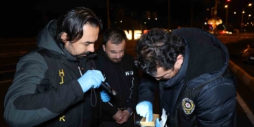 sahte-altin-ile-15-kisiyi-dolandirmislar-2-gozalti-UgSXvdlf.jpg