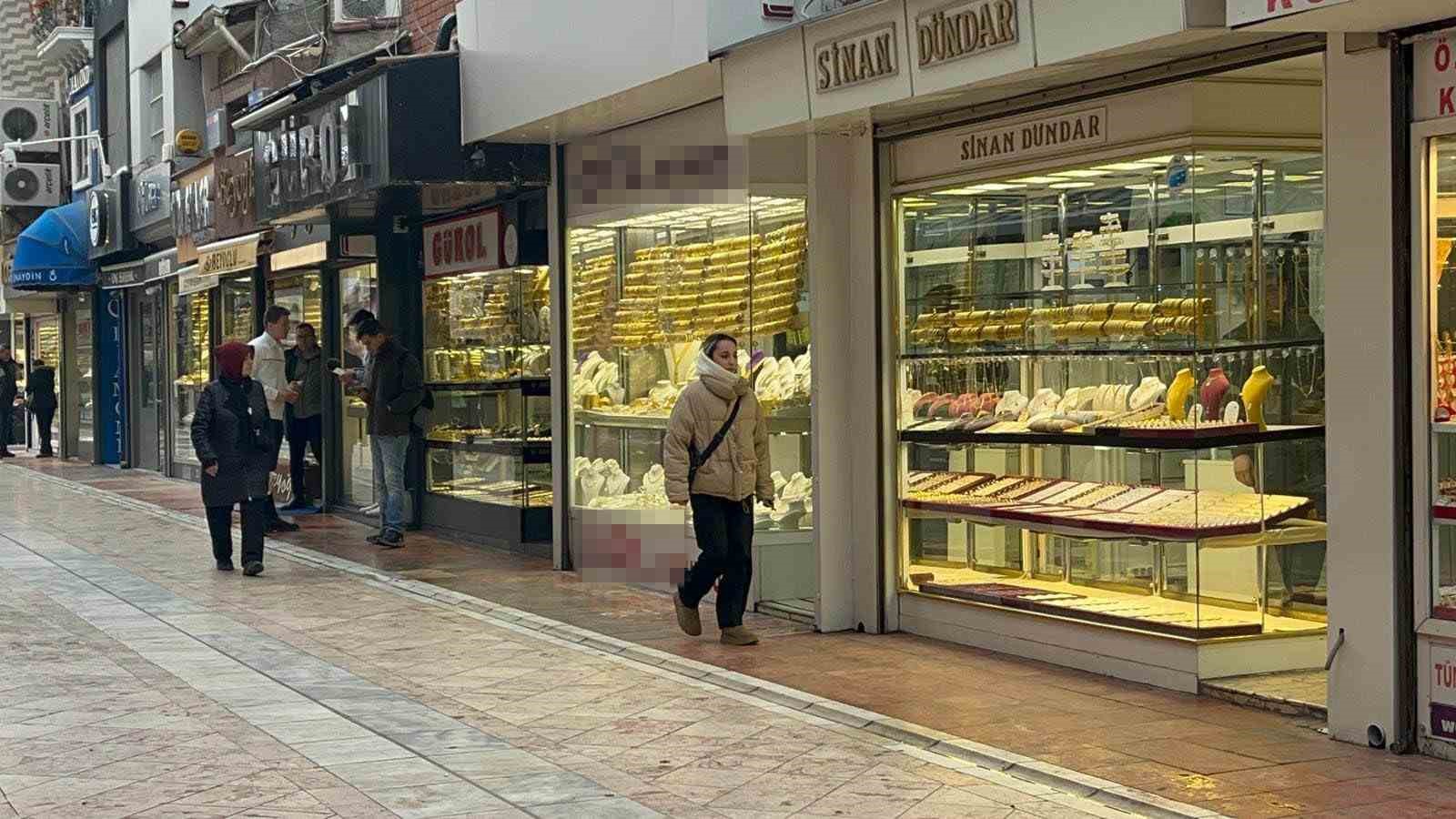 sahte altini bozdurmaya calisirken yakayi ele verdi 2 Z42HAEGU