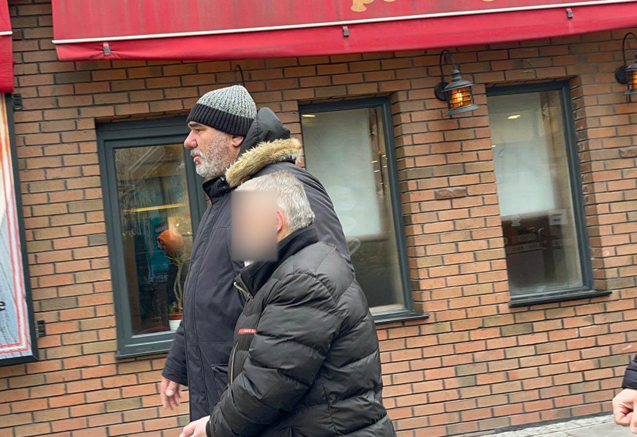 sahte altini bozdurmaya calisirken yakayi ele verdi 4 637YNnsJ