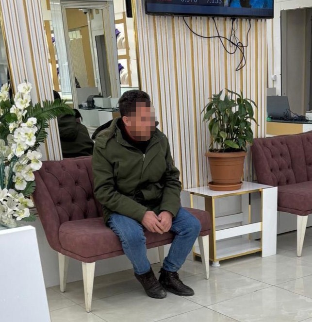 Sahte bilezikleri verip pazarlıkla fazla altın almak isterken yakalandı 13 sahte bilezikleri verip pazarlikla fazla altin almak isterken yakalandi 9 2P11dfYO