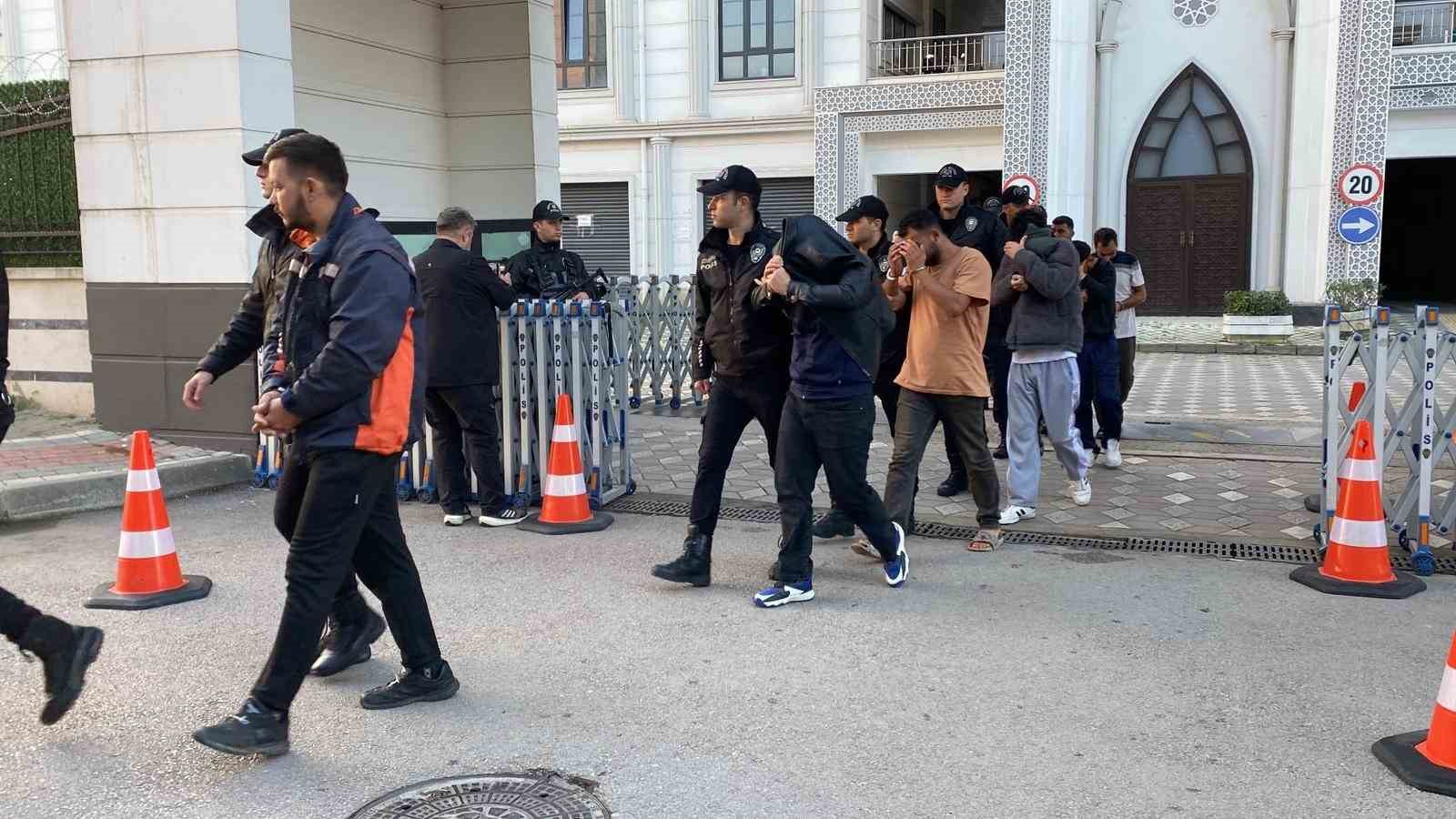 "Sahte bungalov" çetesine dev operasyon: 37 şüpheliden 14’ü tutuklandı 5 sahte bungalov cetesine dev operasyon 37 supheliden 14u tutuklandi 1 hvtaLRNp