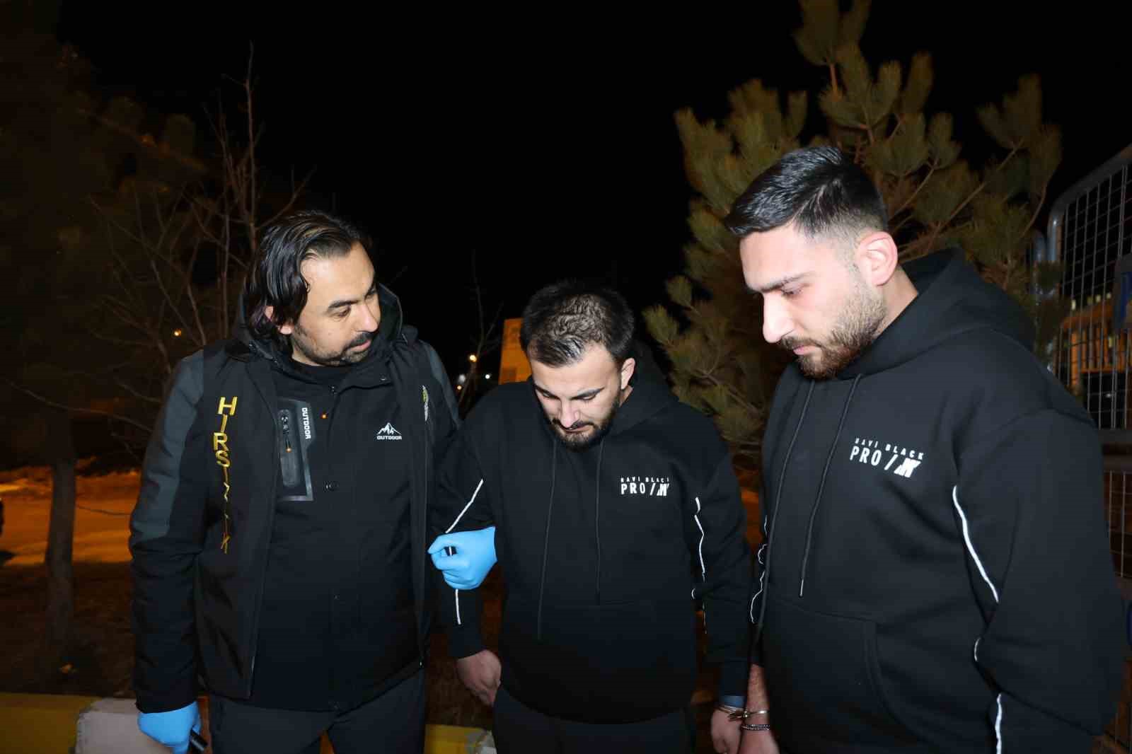 sahte ceyrek altinla telefon vurgunu 2 kisi tutuklandi 2