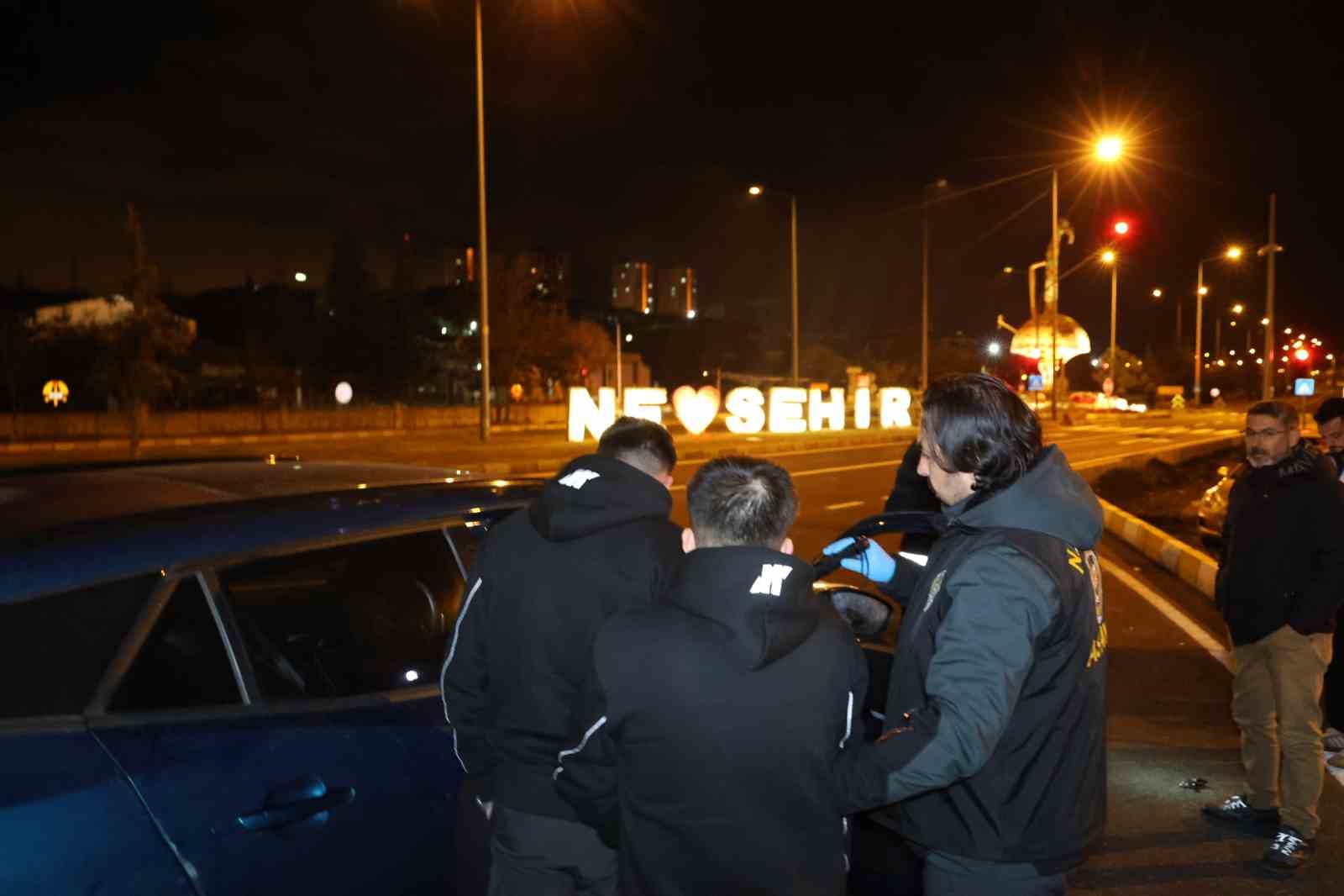 sahte ceyrek altinla telefon vurgunu 2 kisi tutuklandi 3 qILmPt6P