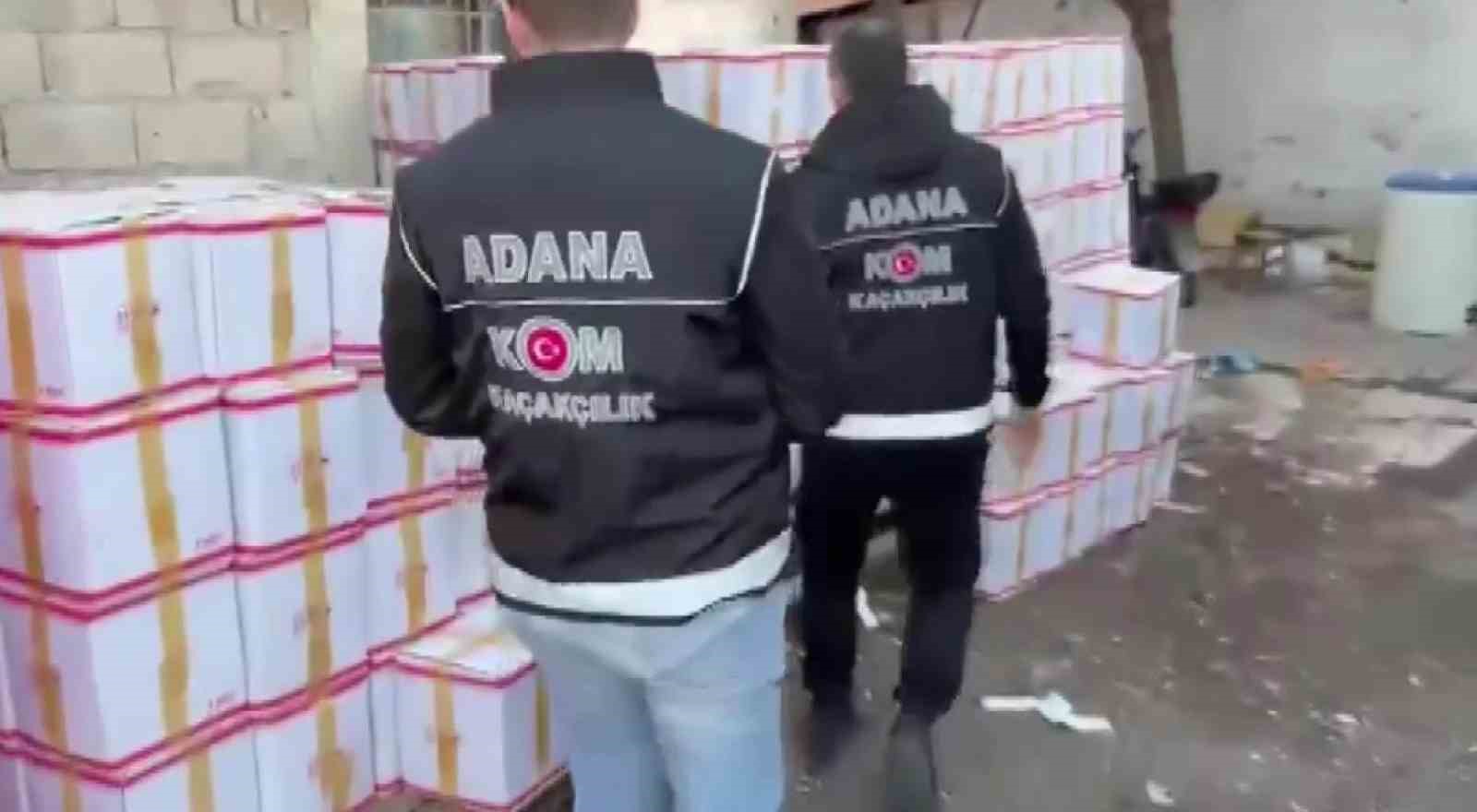 Sahte içkinin piyasaya sürüldüğü depoya baskın: 21 bin litre sahte içki ele geçirildi 6 sahte ickinin piyasaya suruldugu depoya baskin 21 bin litre sahte icki ele gecirildi 2 qXG42z7Y