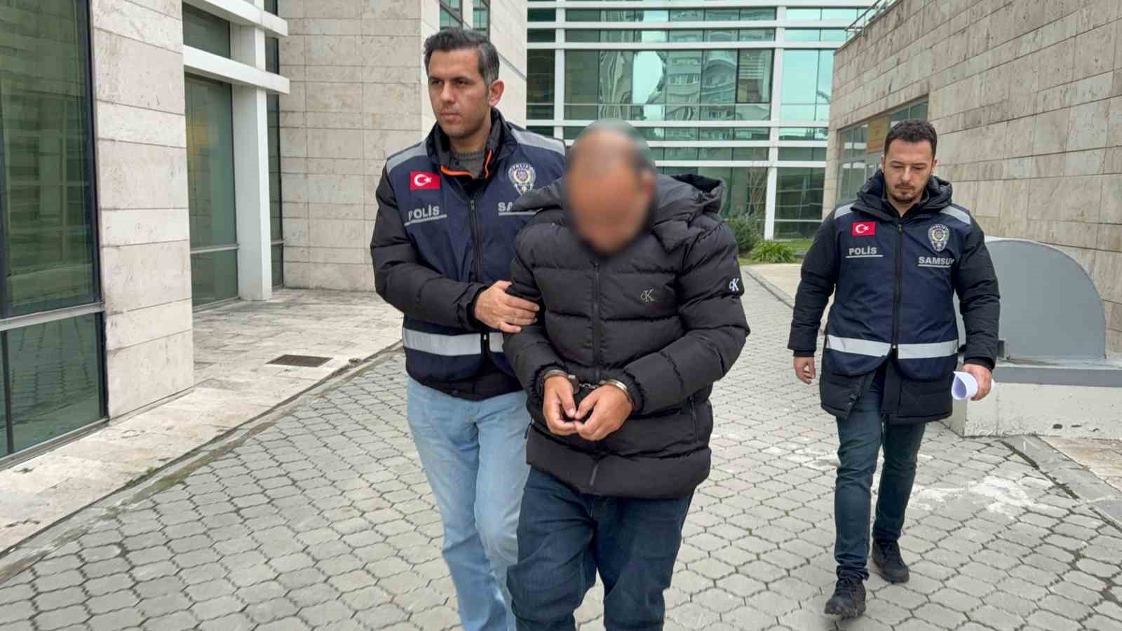 Sahte kimlikle başkasının arsasını 10 milyon TL’ye sattı 4 sahte kimlikle baskasinin arsasini 10 milyon tlye satti 0 Oe9gvuMy