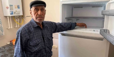 sahte-polisler-yasli-adamin-once-elini-optuler-sonra-buzluktaki-351-bin-tllik-altinlari-goturduler-MNRjzsNM.jpg