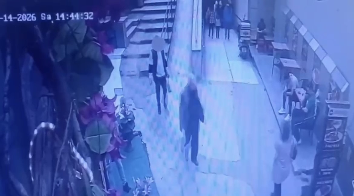 sahte savci ve polis sebekesi yasli ciftin 2 milyonluk ziynet esyalarini caldi 1
