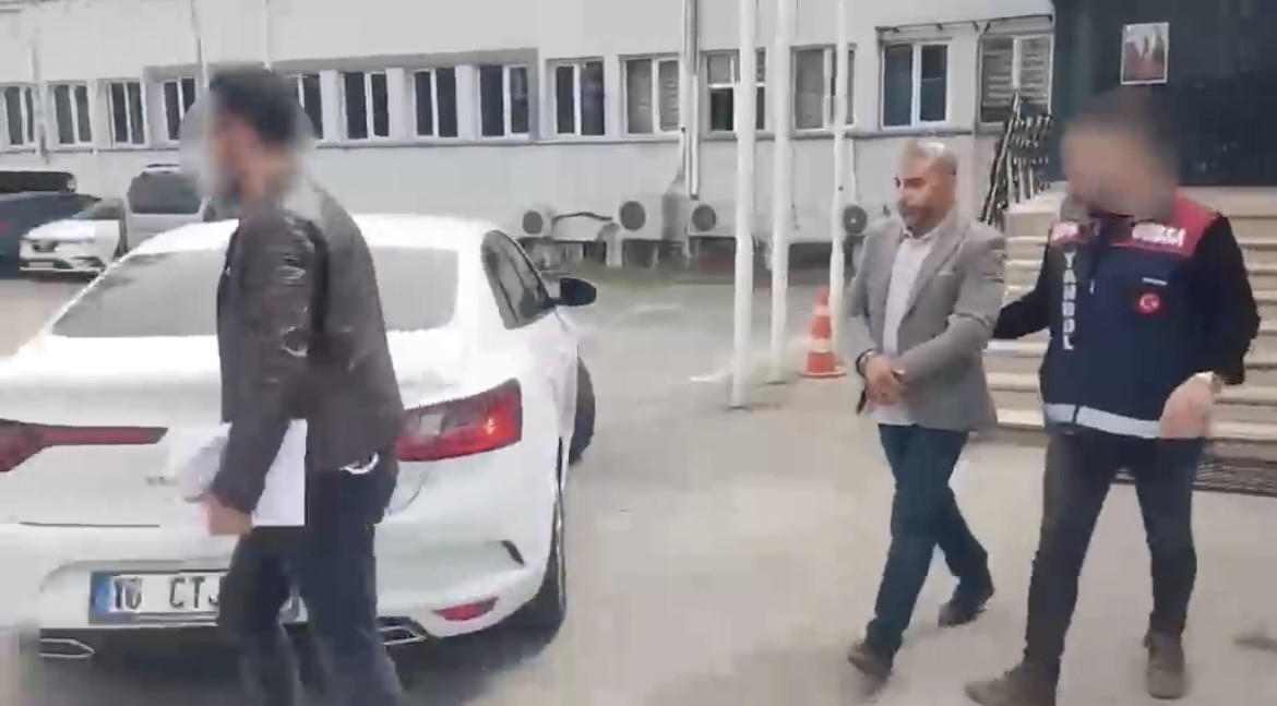 sahte savci ve polis sebekesi yasli ciftin 2 milyonluk ziynet esyalarini caldi 3 jl2dc86z